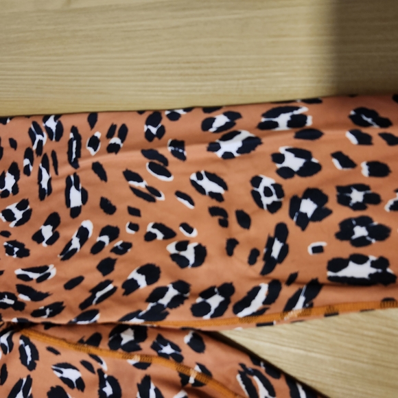 Fabletics Leopard Print Two-Piece Set - Picture 2 of 8